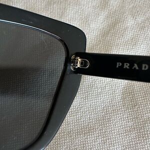 PRADA SOLD OUT Black Cat-Eye Sunglasses